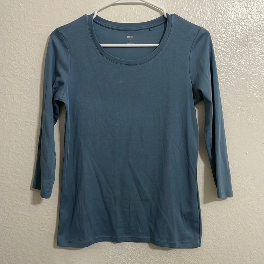 Uniqlo supima cotton top